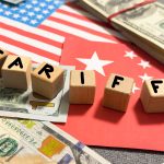 Americn and Chinese flags, with the word tariffs writen on top in blocks