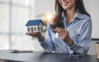 Some mortgage myths make women pay more interest.