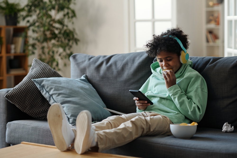 There Are Many Scary Reasons Gen Alpha Is Falling Behind in Reading