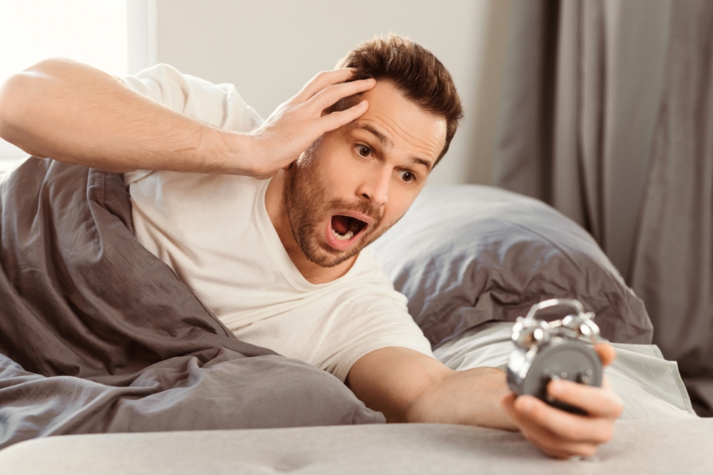 Some Nighttime Habits Guarantee You’ll Oversleep Tomorrow